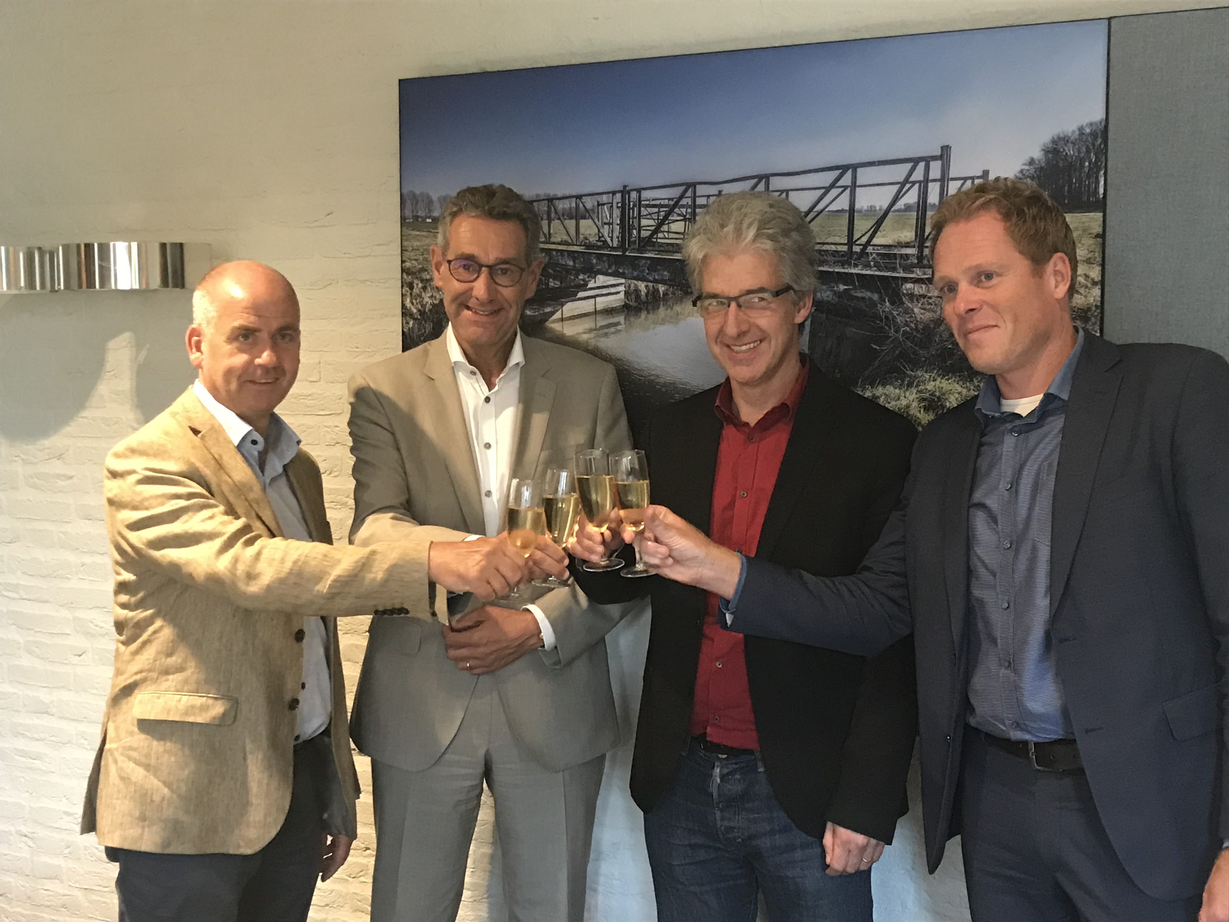 (vlnr) Eric van den Einden (Woonveste), Bart Hendriks (Hendriks Coppelmans), Mart van der Poel (Gemeente Heusden) en Mark van Doorn (Janssen de Jong)